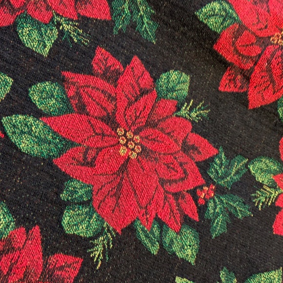 Beautiful Christmas Poinsettia Tablecloth - Picture 2 of 3